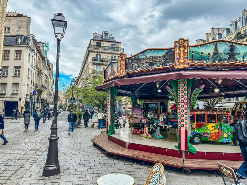 Draaimolen in Rue de Rivoli